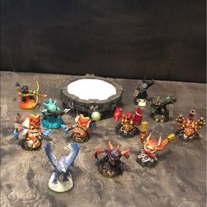 Skylanders PS3 Wireless Portal and 11 Characters Pre-owned untested. Sold as is.